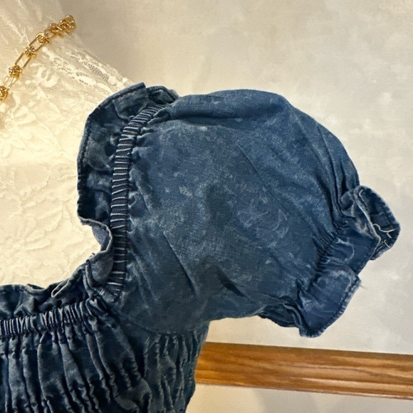 Junior Denim Blue Smocked Crop Top with Puff Sleeves size Small - Picture 3 of 13